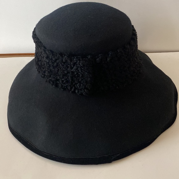 Michael Howard
Black Grosgrain Ribbon Rolled Rim Felted Wool Hat - Picture 8 of 10